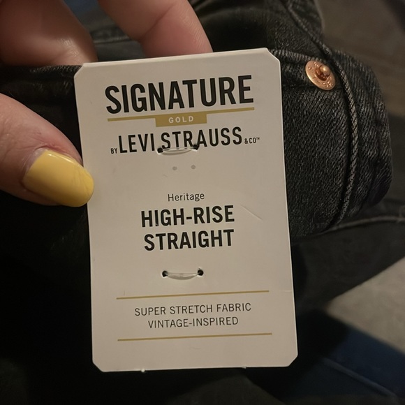 NWT Levi signature gold 👖 - Picture 6 of 6